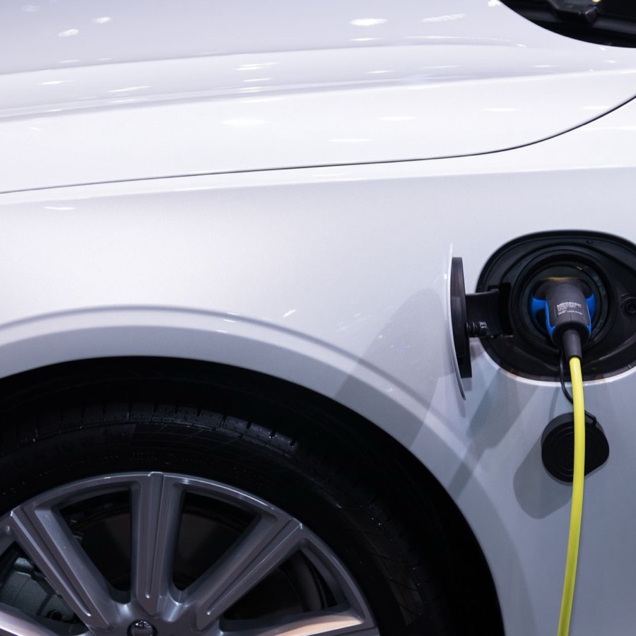 Laadpunt voor de auto bij Elektrotechniek Poelzone, Honselersdijk.